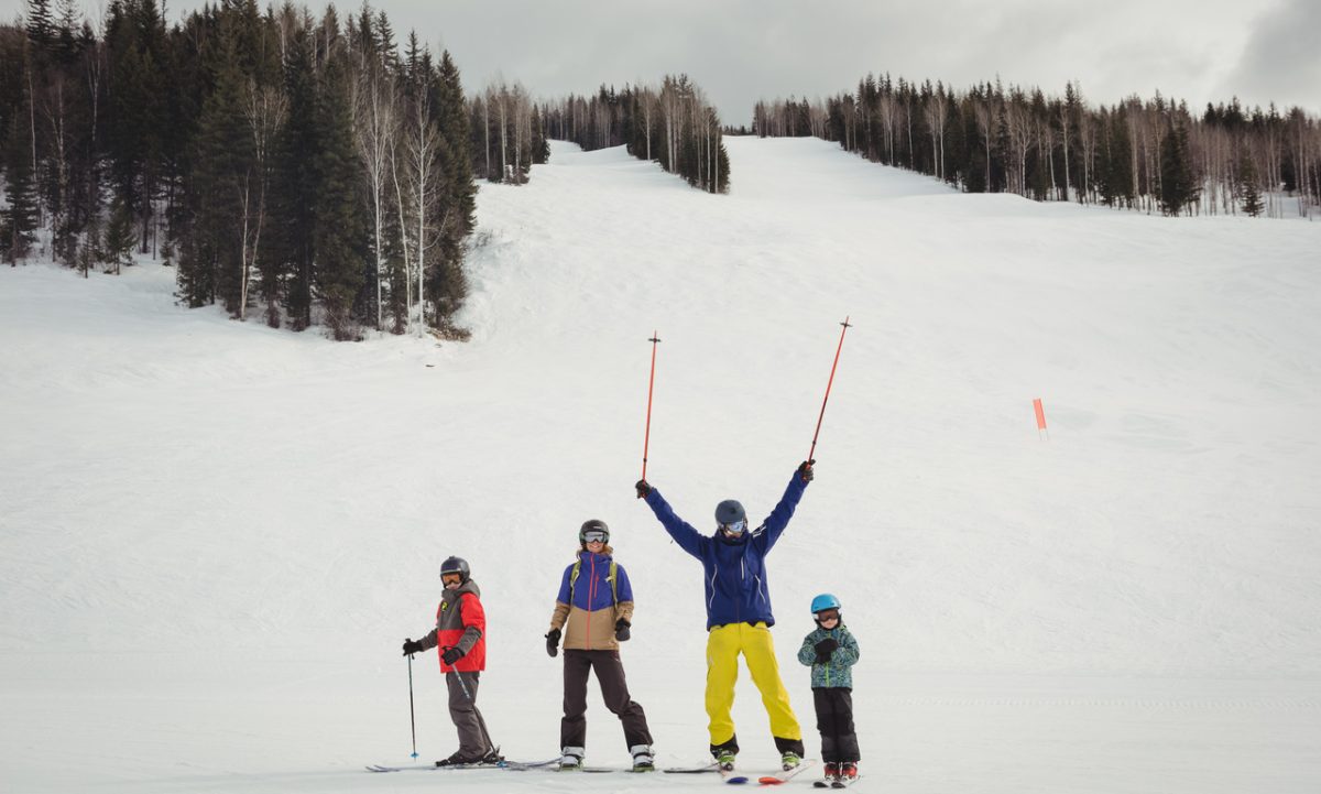 family-having-fun-while-skiing (2)_Easy-Resize.com